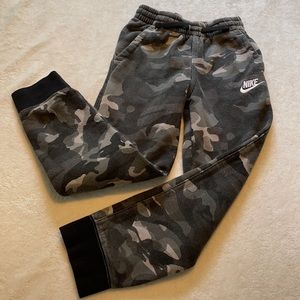 Nike grey/black camo sweatpants. Size 7 LGG. No rips or tears. No stains.